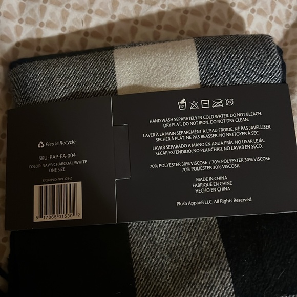Plush Ultra Soft Plaid Scarf, BNIB - Picture 3 of 4